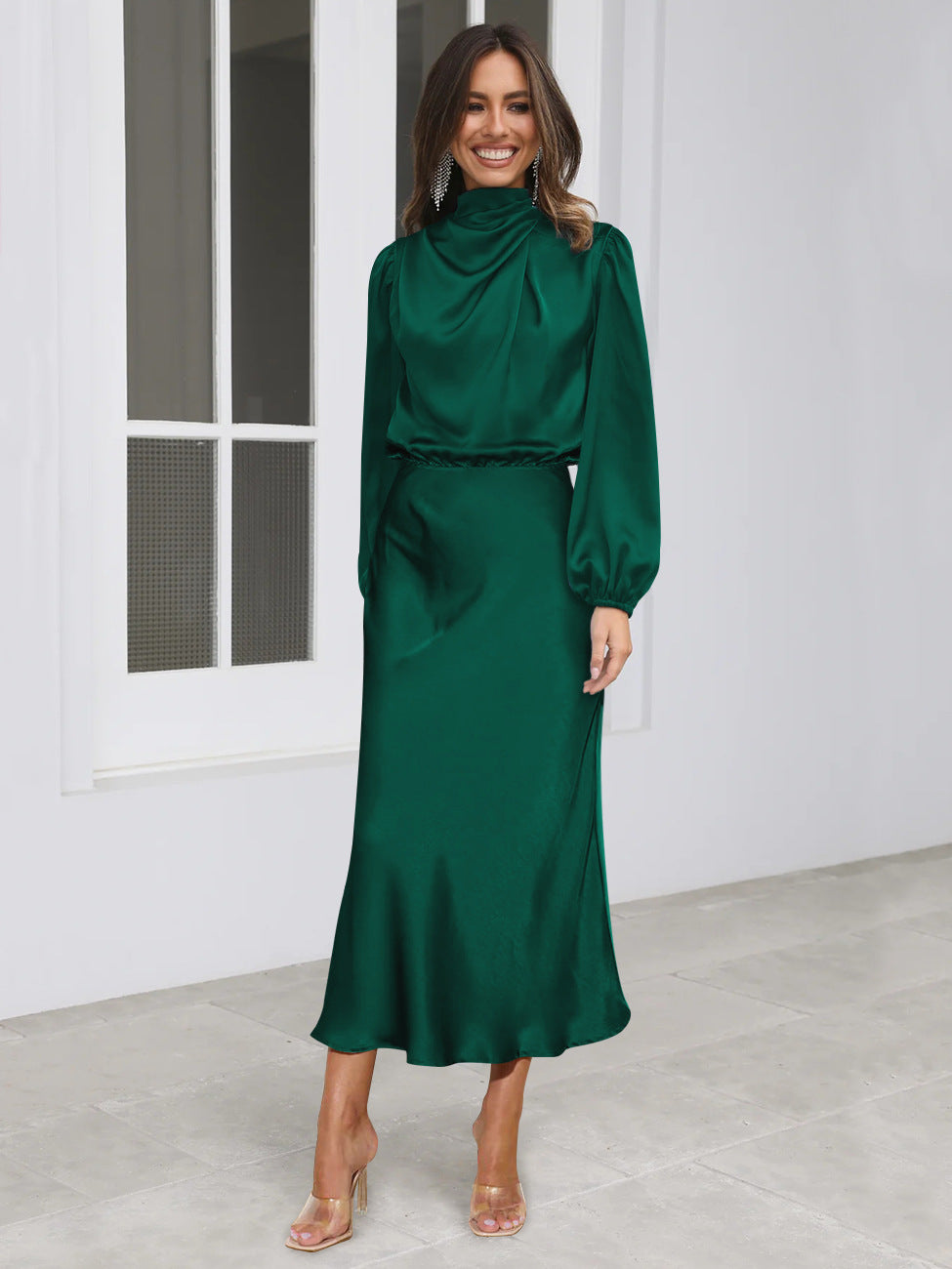 Satin-Neckholder-Abendkleid — Langärmliges elegantes Kleid