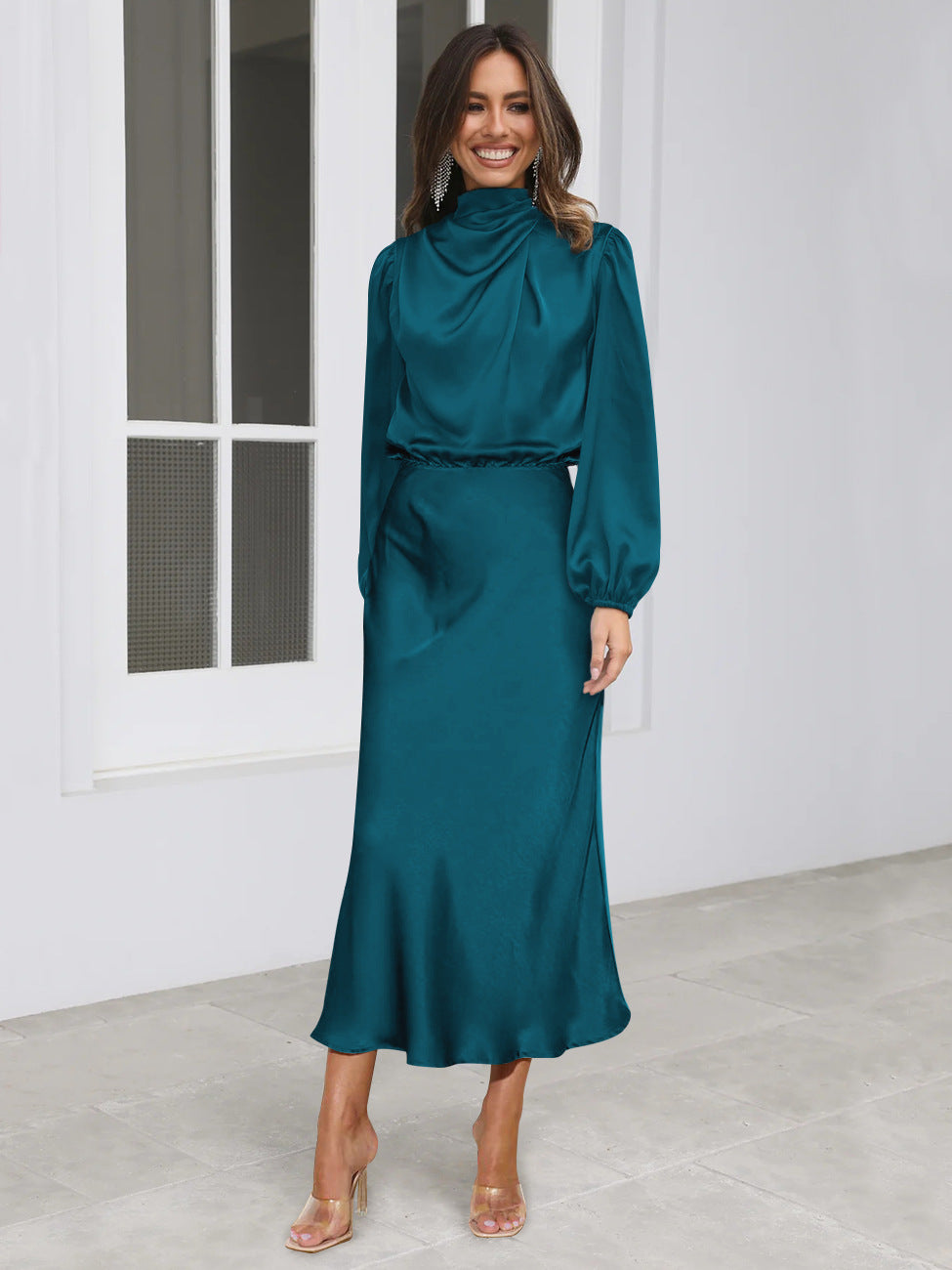 Satin-Neckholder-Abendkleid — Langärmliges elegantes Kleid