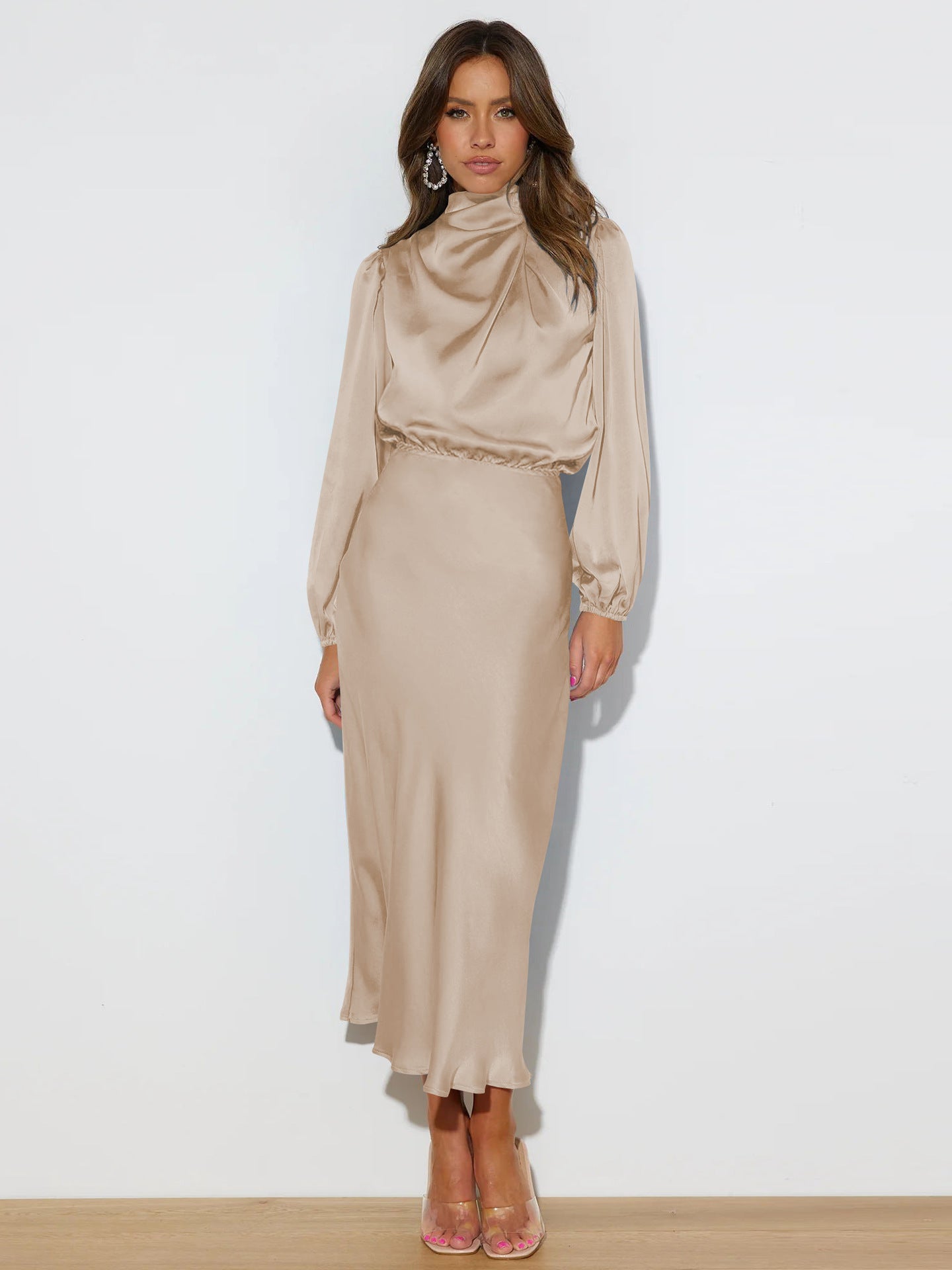 Satin-Neckholder-Abendkleid — Langärmliges elegantes Kleid